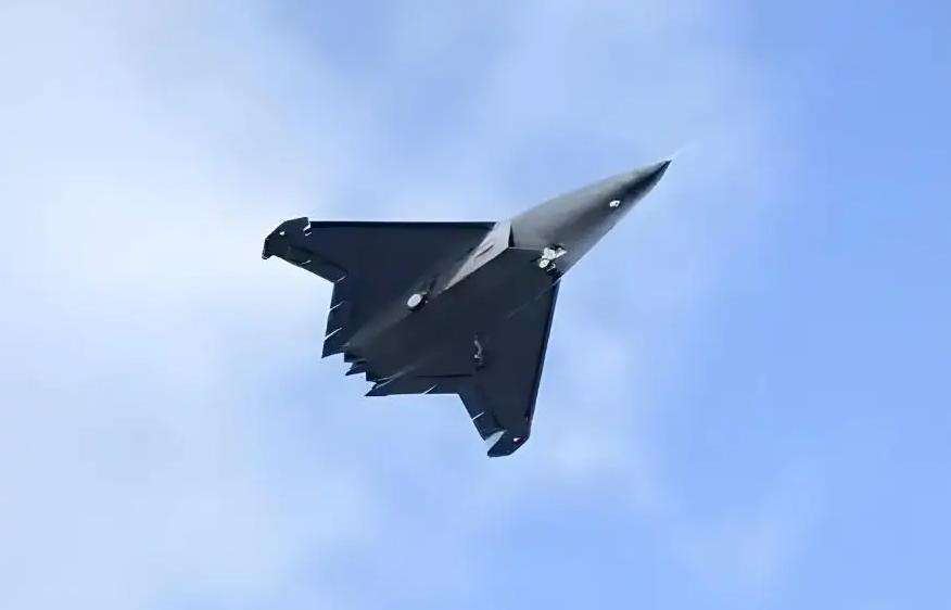 沈飞逆袭的歼50，堪称被封神的天才设计，到底牛在哪？
当各国六代机还在PPT上“