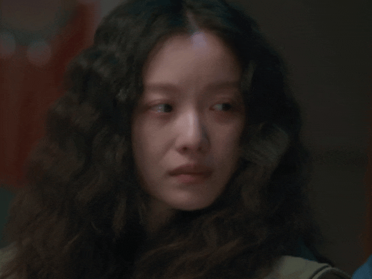 倪妮又有人生镜头了 走廊这段戏封神！任小名嘴上带刺，眼里含泪，那种说不出的委屈被