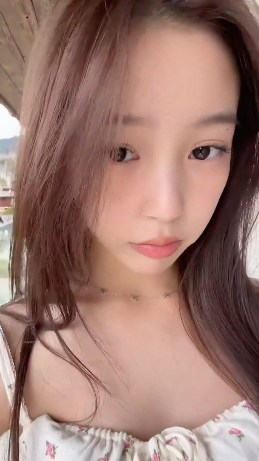 赵薇的女儿小四月都15岁了诶～果然妈妈是顶级大美女的都很难超越 ​​​