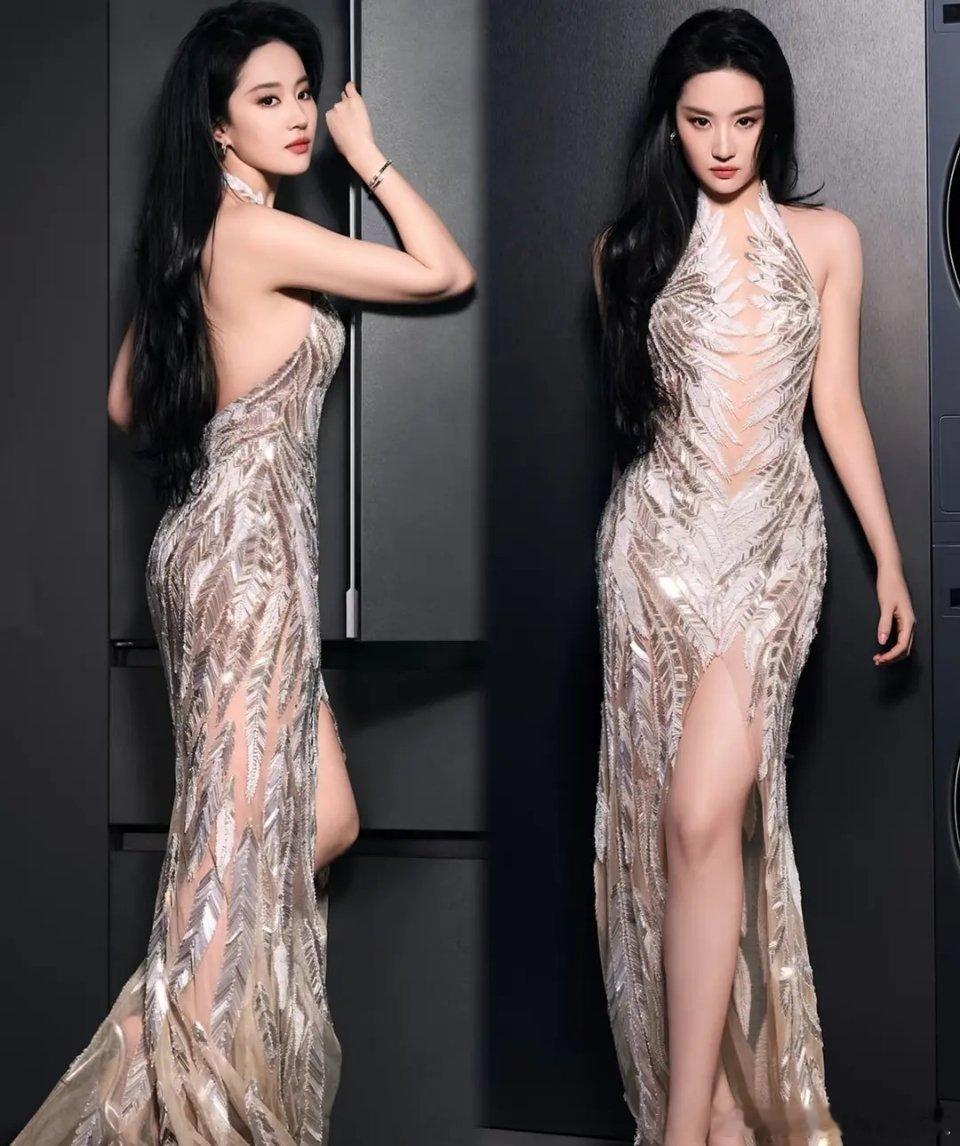 衣服穿在刘亦菲身上感觉都变得高贵了 