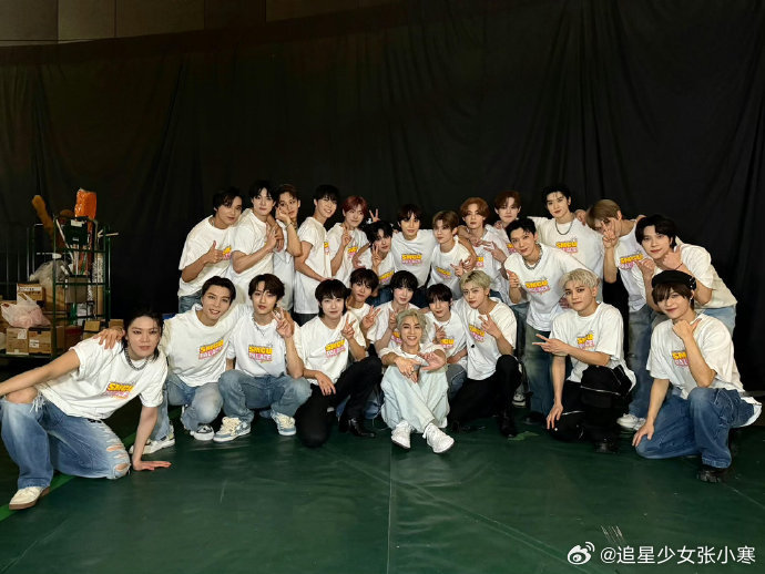 NCT最后25人完整体合照NCT最后25人完整体合照，谁能想到呢！NCT最后完整