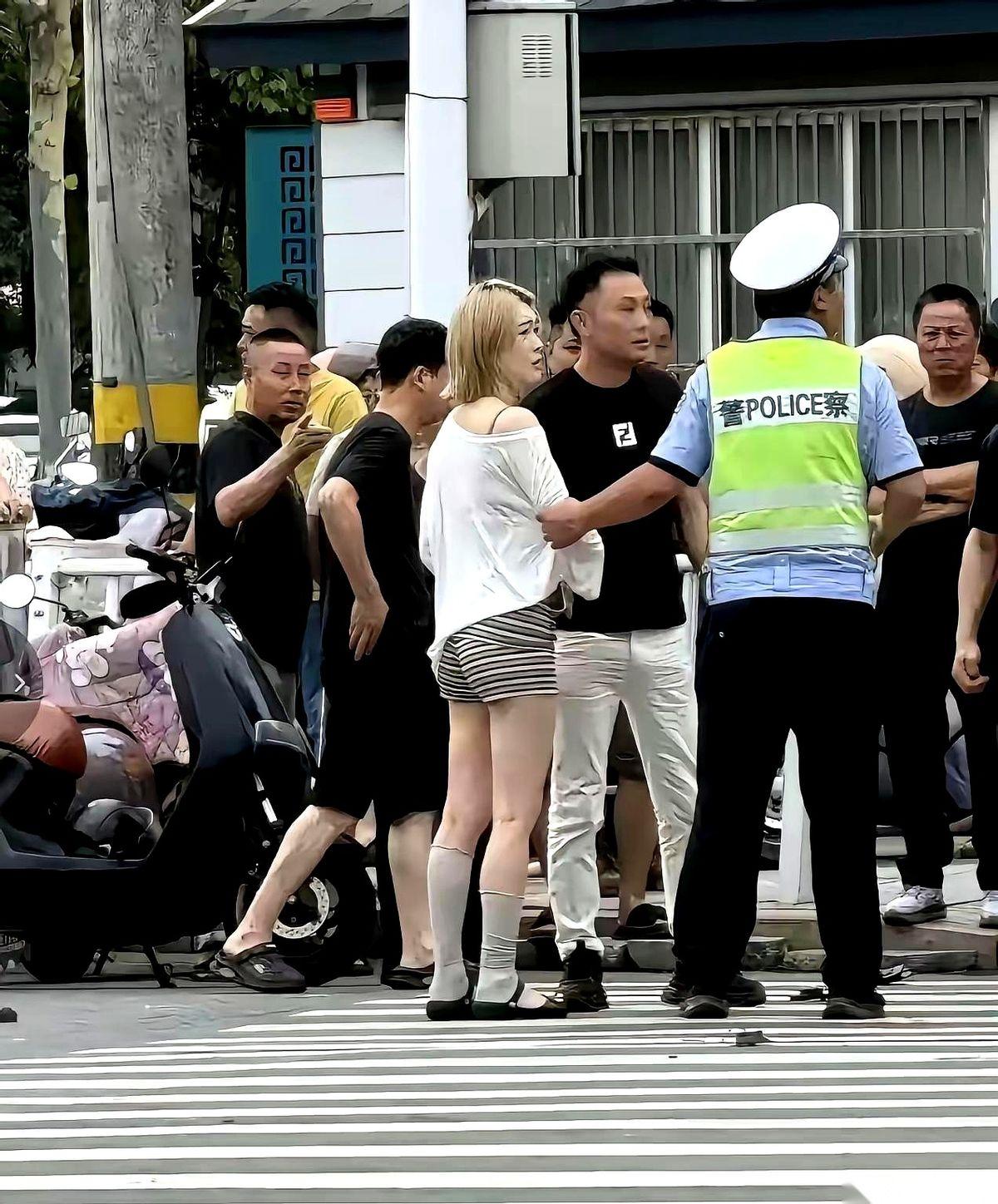 人命都没了，大姐下车的第一句话居然是：“哎呀，我还要去接孩子呢！”
听完这句，我