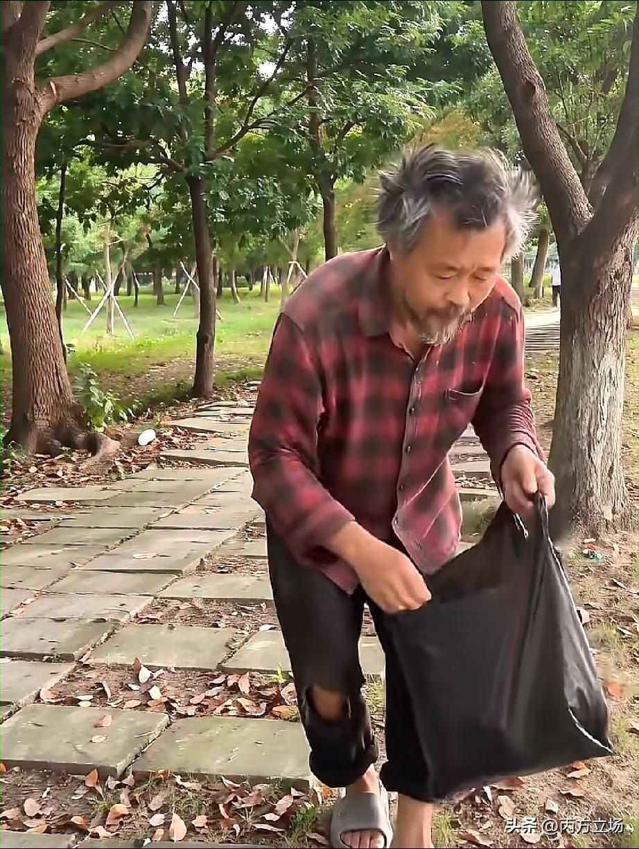 从街头拾荒流浪汉到知名文化学者，沈巍已经彻底蜕变，成了知识网红，越来越好了，这也