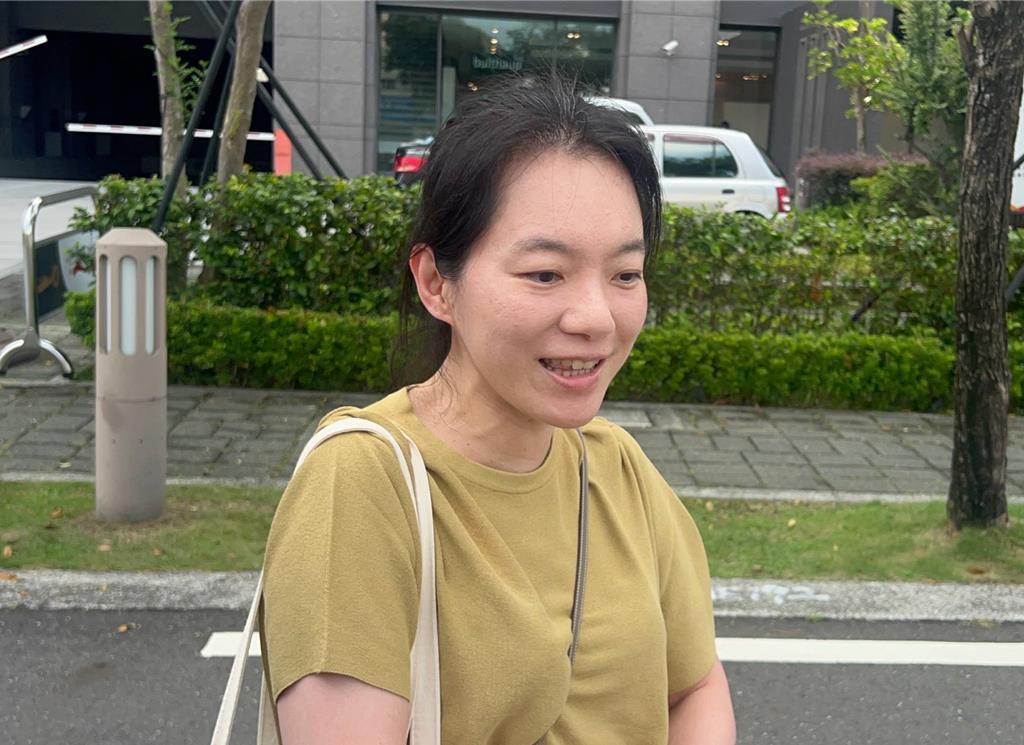陈幸妤尴尬了：认错人。
陈幸妤与前女婿赵建铭的离婚风波近期持续发酵，事件热度不断