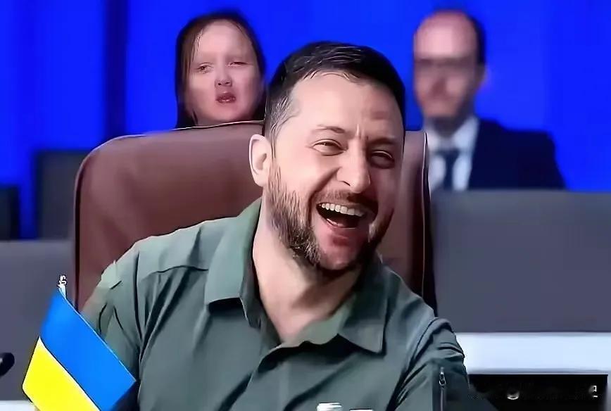 泽连斯基把最后一扇门，用钢板焊死了。
他对着全世界镜头，一字一句地砸出来：乌克兰