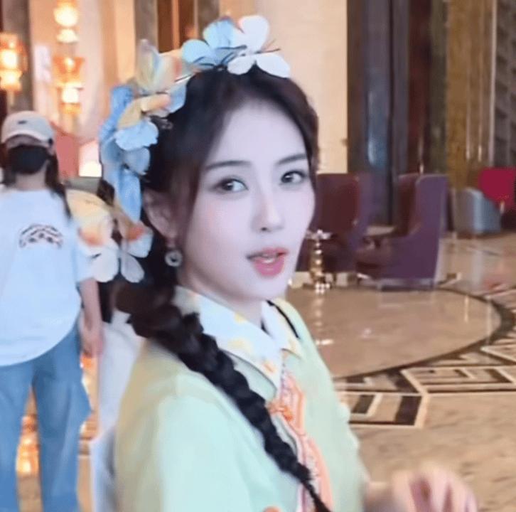 白鹿今天是惠安女漂亮小菠🍍🥑🌼🌷（今天的妆发老师赏之！！！！白鹿菠萝妹k