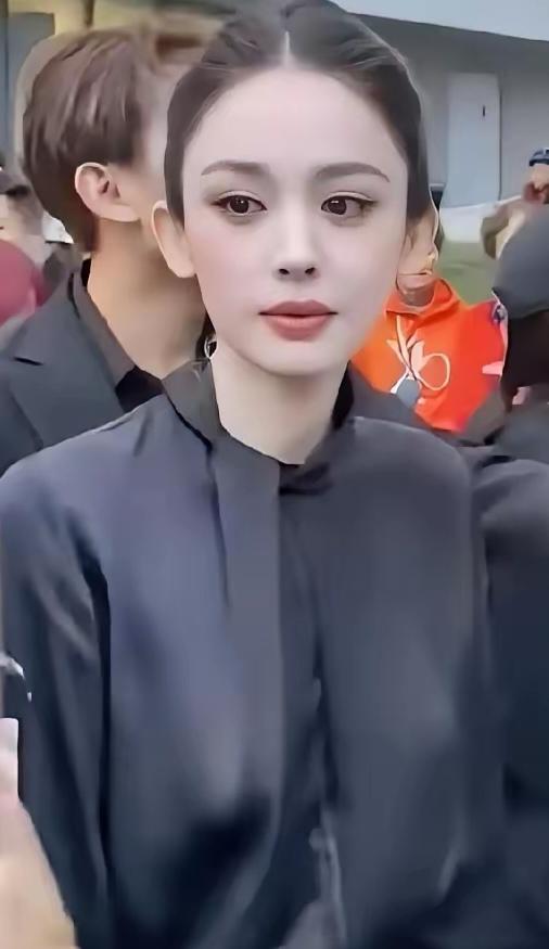 古力娜扎真空上阵，还真别说，她是可真的有本钱啊，真材实料才有底气……

要是我有