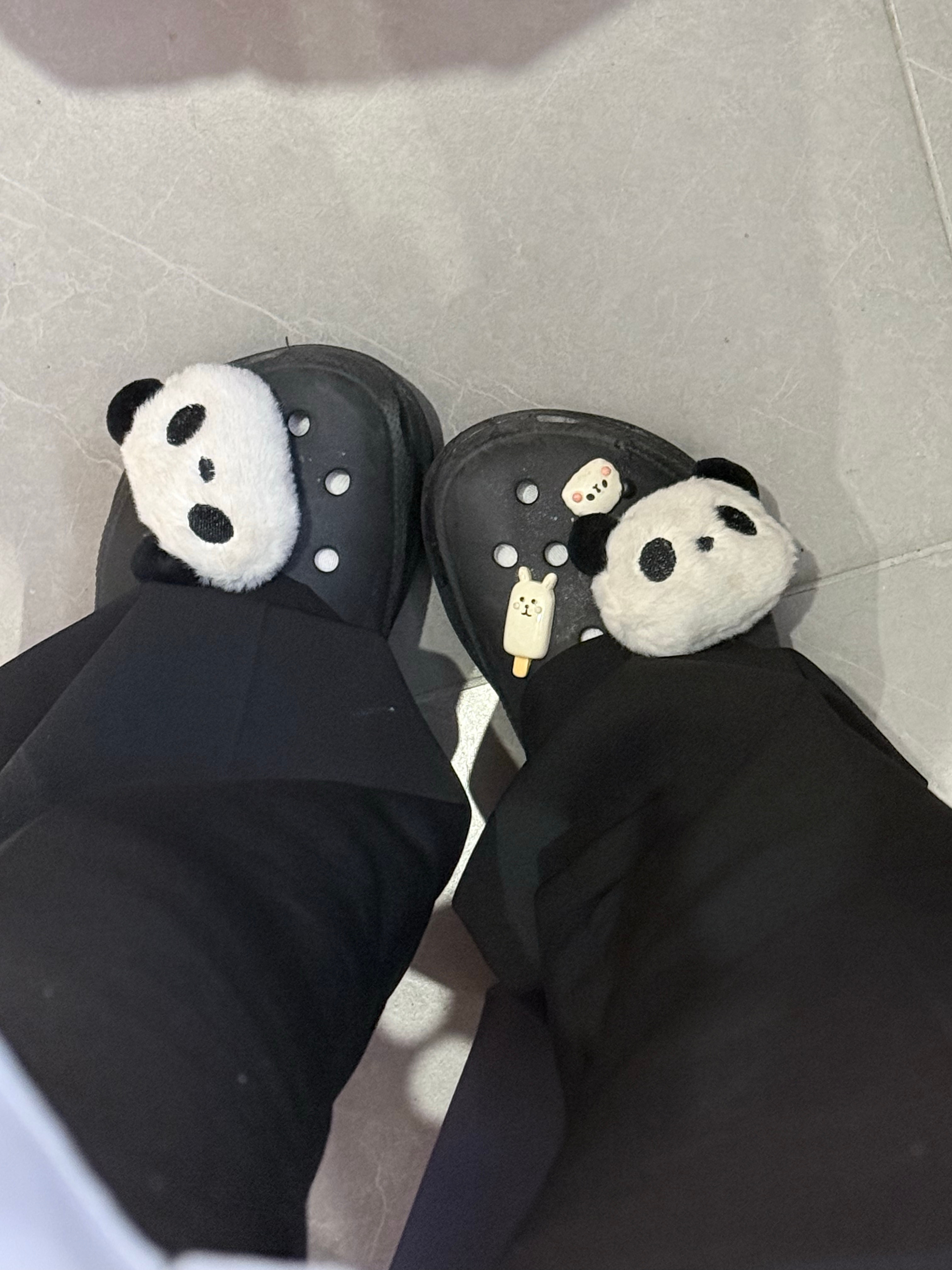 全世界最爱穿洞洞鞋的小女孩。 ​​​