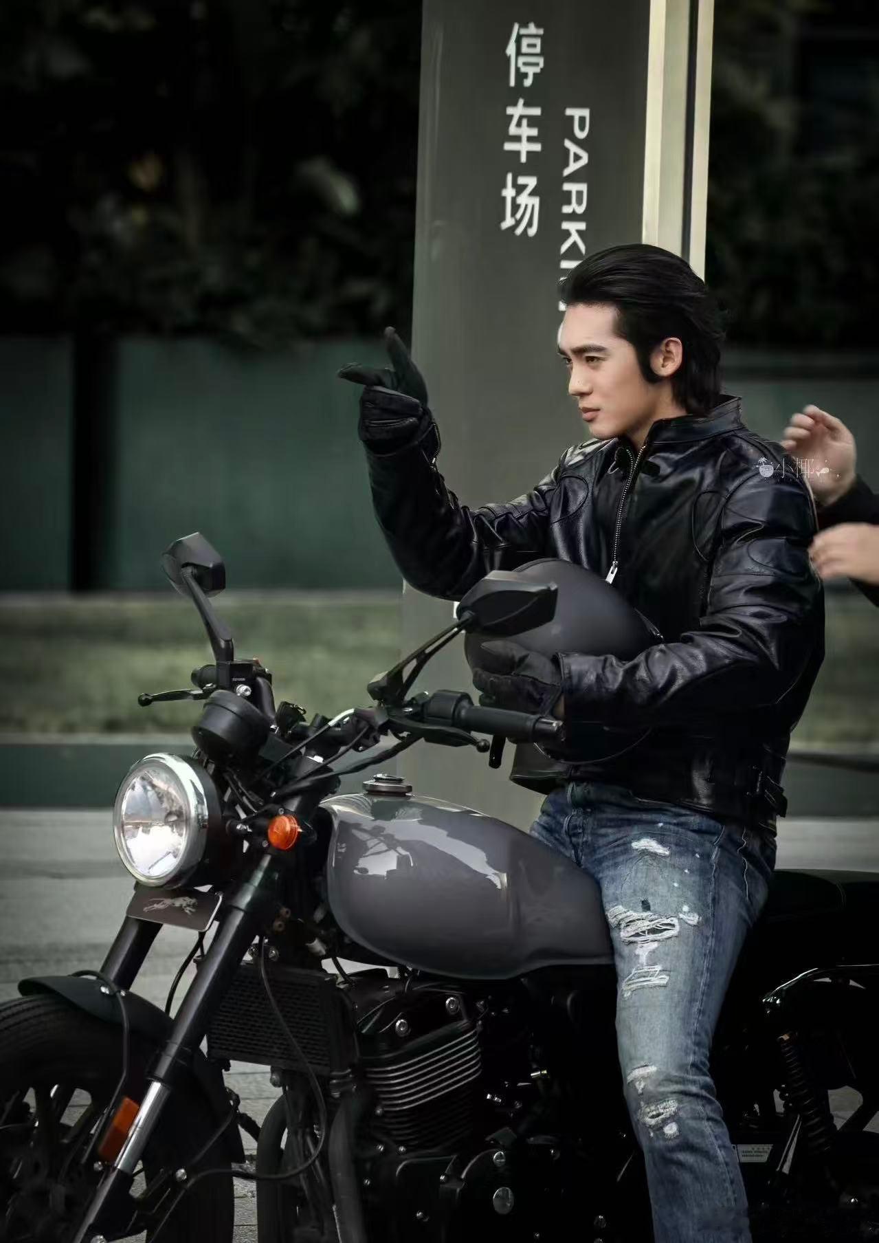 于适新剧daddy级别的于适演的修车工韩光煦太贴了！黑皮衣超利落，带伤的样子又帅