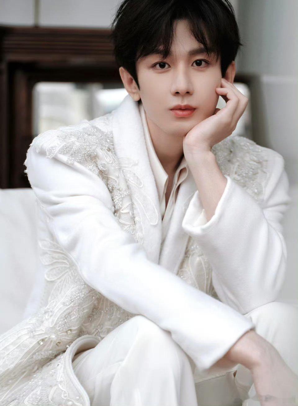 成毅赴山海cy成毅萧秋水李沉舟肖明明不营销不炒作，用自己的真诚努力与付出，一步一