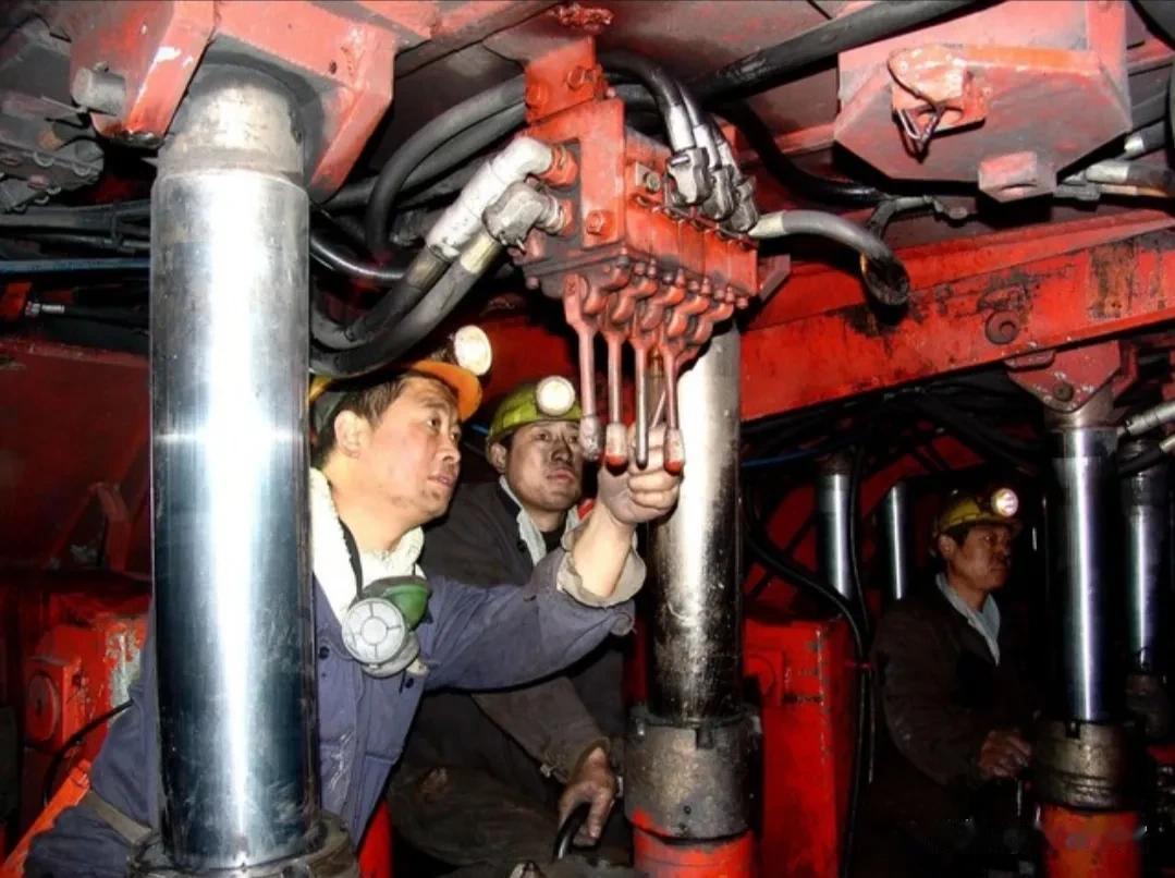 煤矿领导带班下井，能真正得到职工的认可吗？
        曾经，煤矿行业事故频