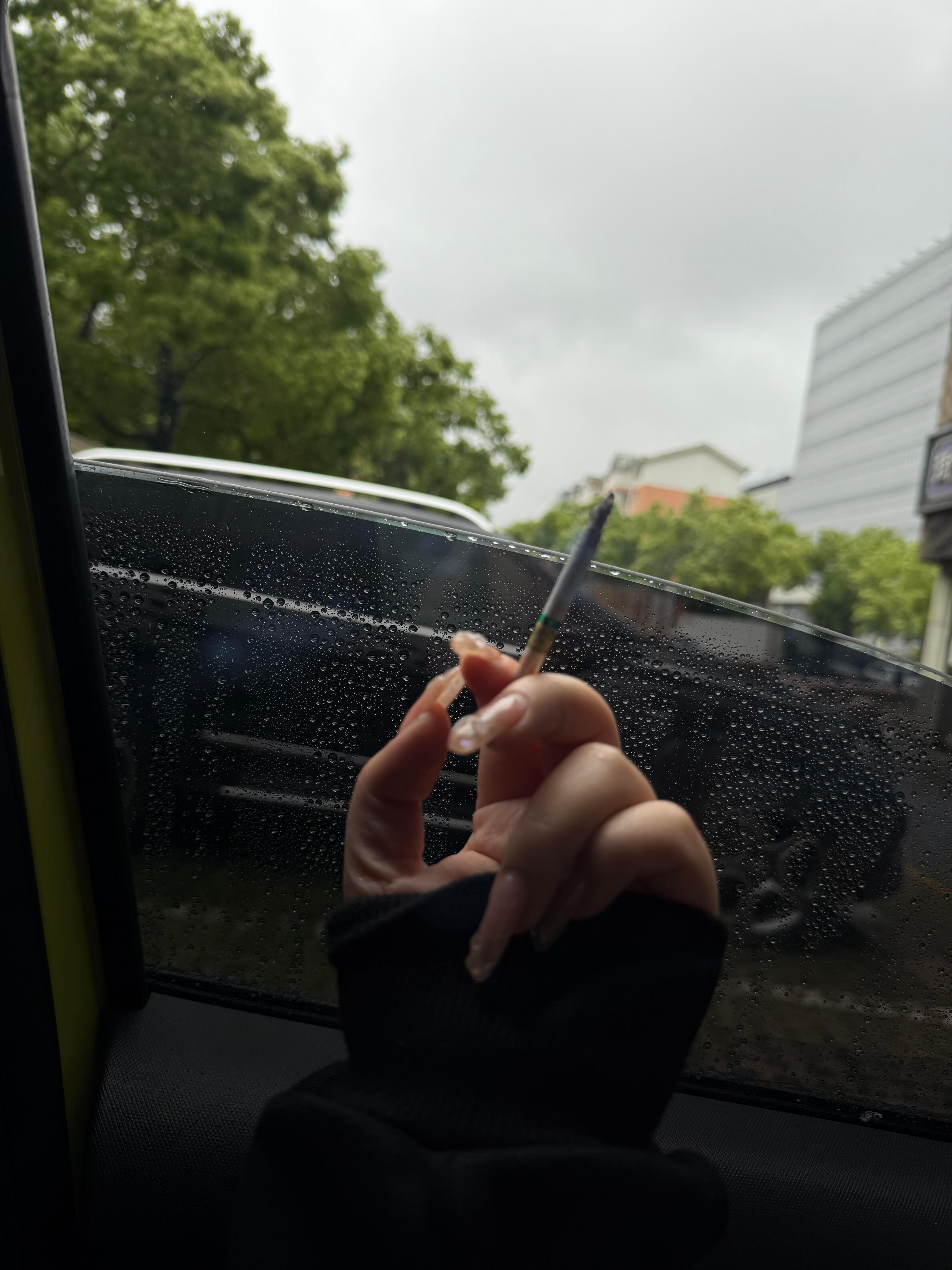 不谈了,谈也谈不明白,每个人都不真诚,都太浮躁了,一山望着一山高。 