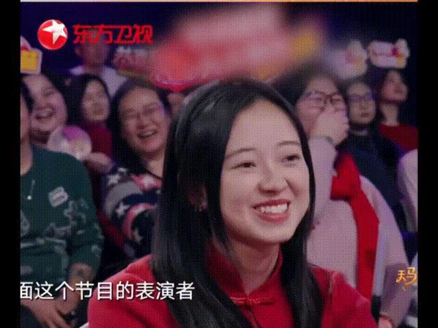应采儿是陈小春最严厉的事业粉东方卫视春节晚会 最严事业粉上线！有应采儿在台下坐镇