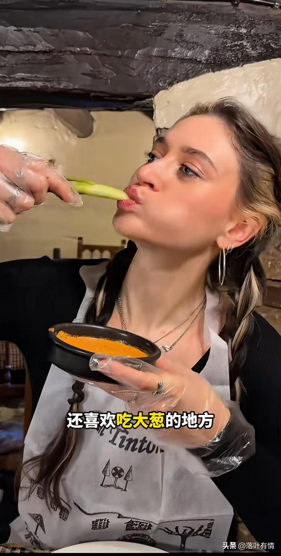 你敢相信还有比山东人爱吃大葱的地方吗？那这个地方就是西班牙的加泰罗尼亚，他们甚至