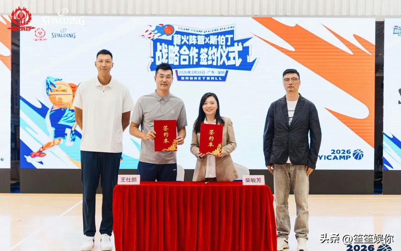 易建联如今身材依旧标准，一看就是生活极度自律的人。若不是那次毁灭性跟腱断裂，以他