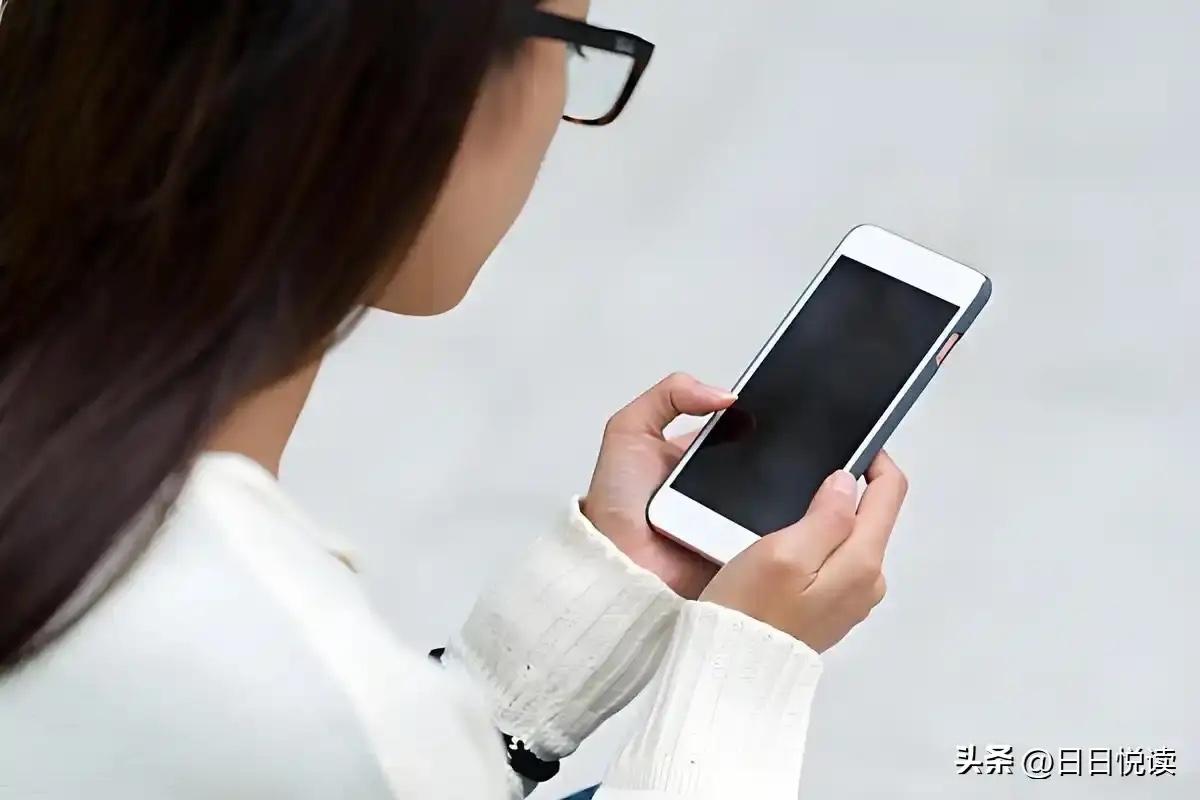 今天听一个人说："现在有专门的网络监控部门，24小时盯着网上的信息内容。"我很好