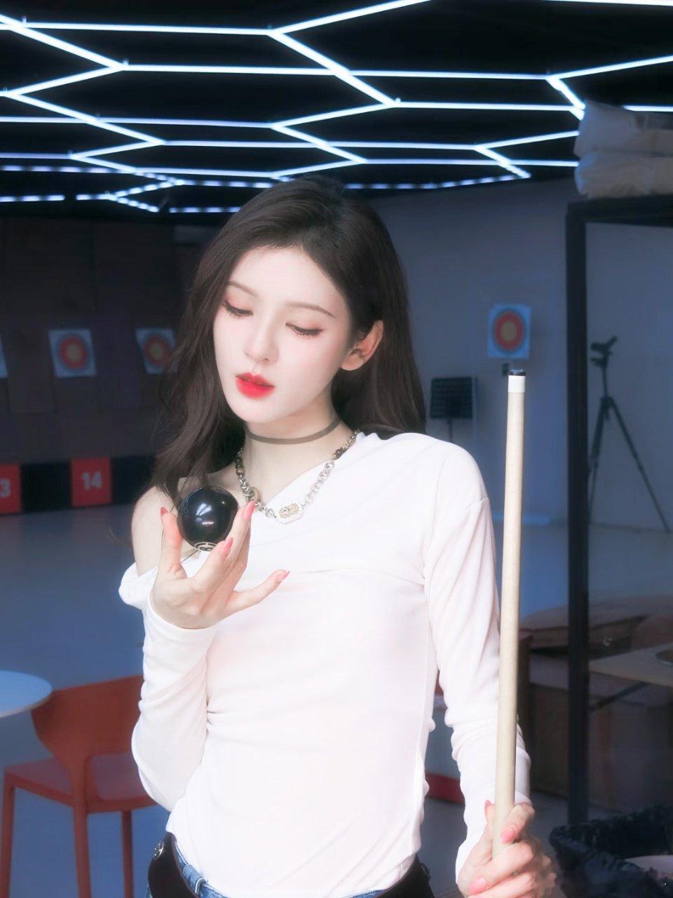 张予曦别钓弟弟了钓我 叶濛这哪是撒娇，是把“钓系”玩成艺术了吧！想吃海鲜不直说，