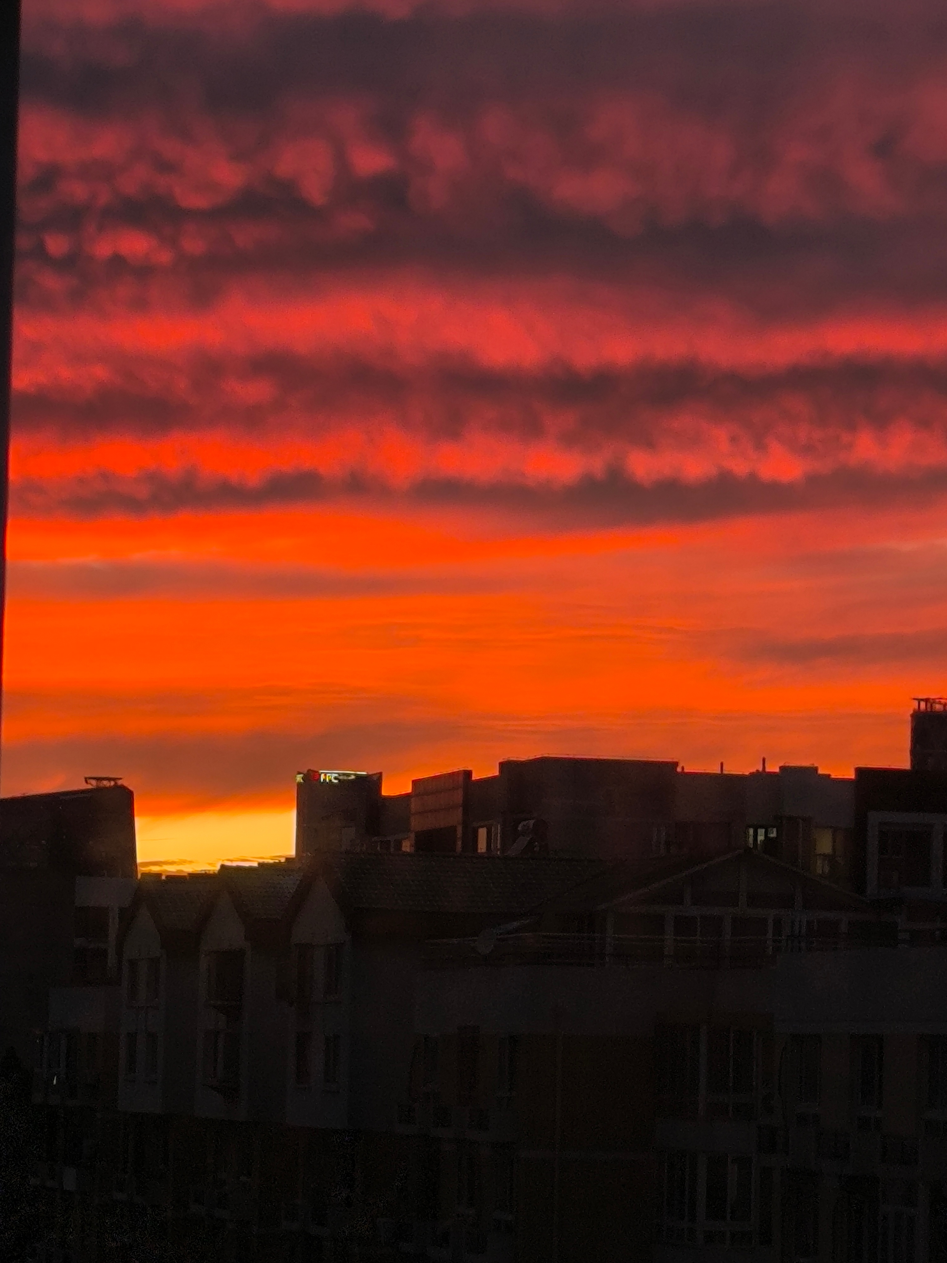 作为自定义的“爱委区博主”，我觉得我也可以提点个人总结叻在经过28周的紧绷局势后