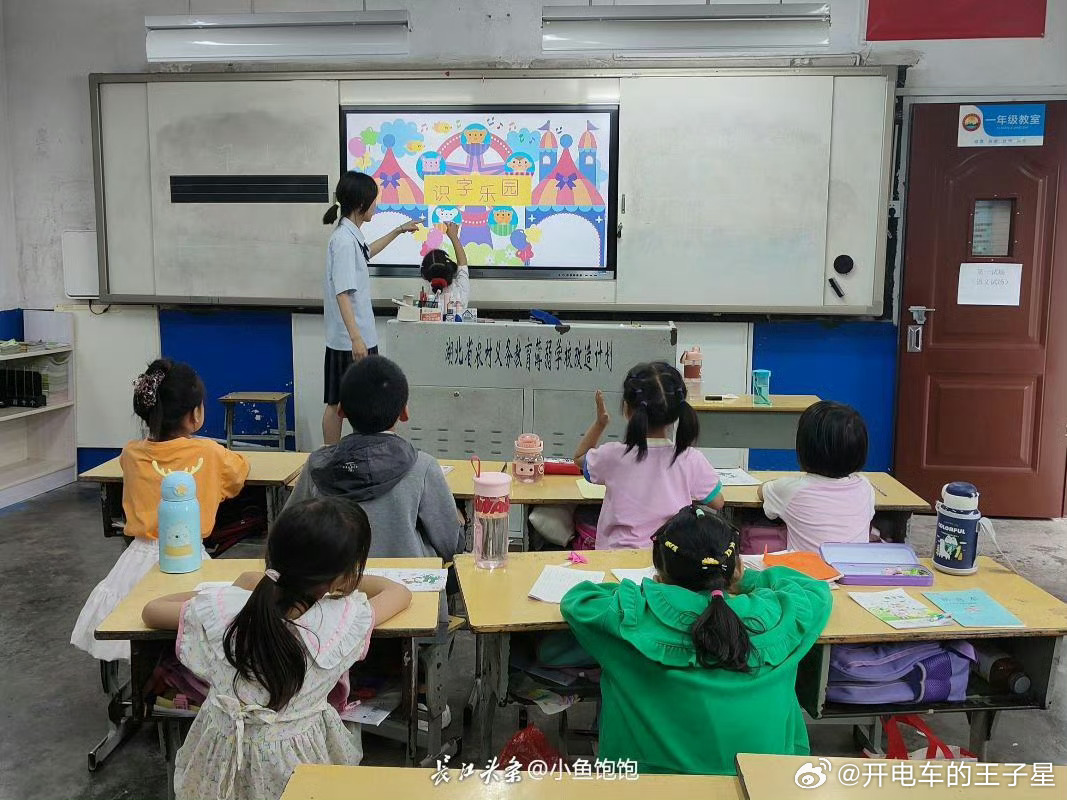 高考493分放弃本科读专科女生现状就算你毕业上班，35岁以一样失业事实证明高考大