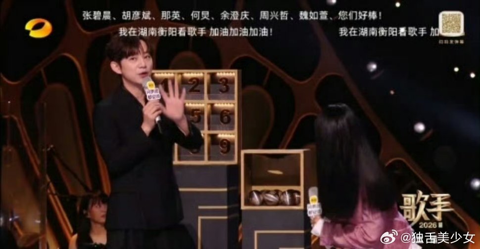 歌手电视有弹幕歌手直播解锁大屏弹幕新玩法，扫码即可留言互动。弹幕实时铺满电视画面