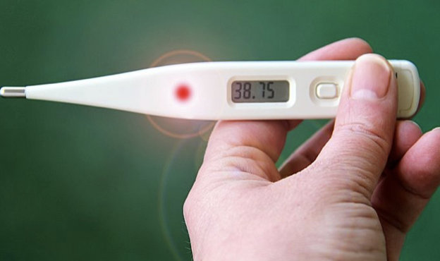 #儿童健康守护者计划# 体温≤38.5℃，别急着喂药！物理降温才是必要的。人体散