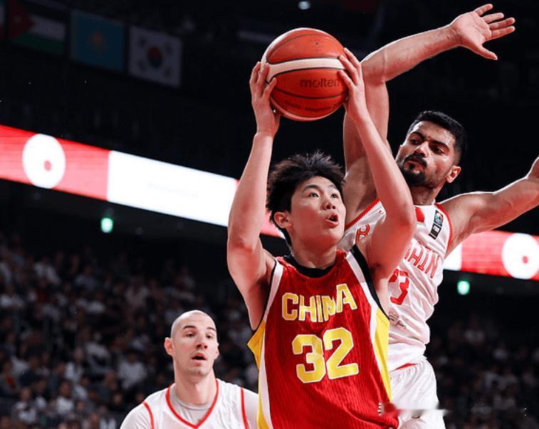 这是真输急眼了？中国男篮 105-59大胜后，教练组带头直接离场，手都不握了？