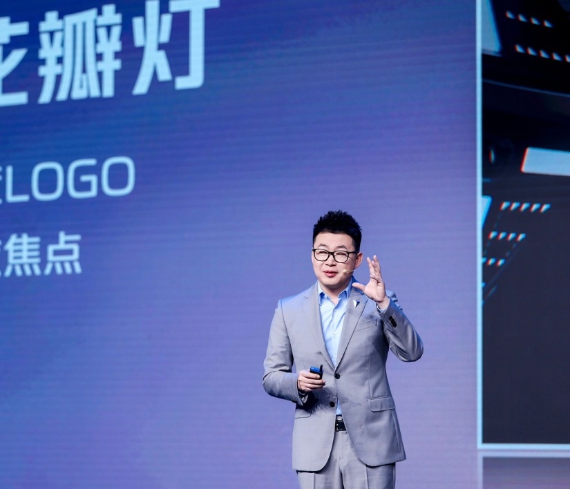 馈电油耗3.46L/百公里，纯电每公里不到一毛钱。什么概念，具象解释就是：加满油