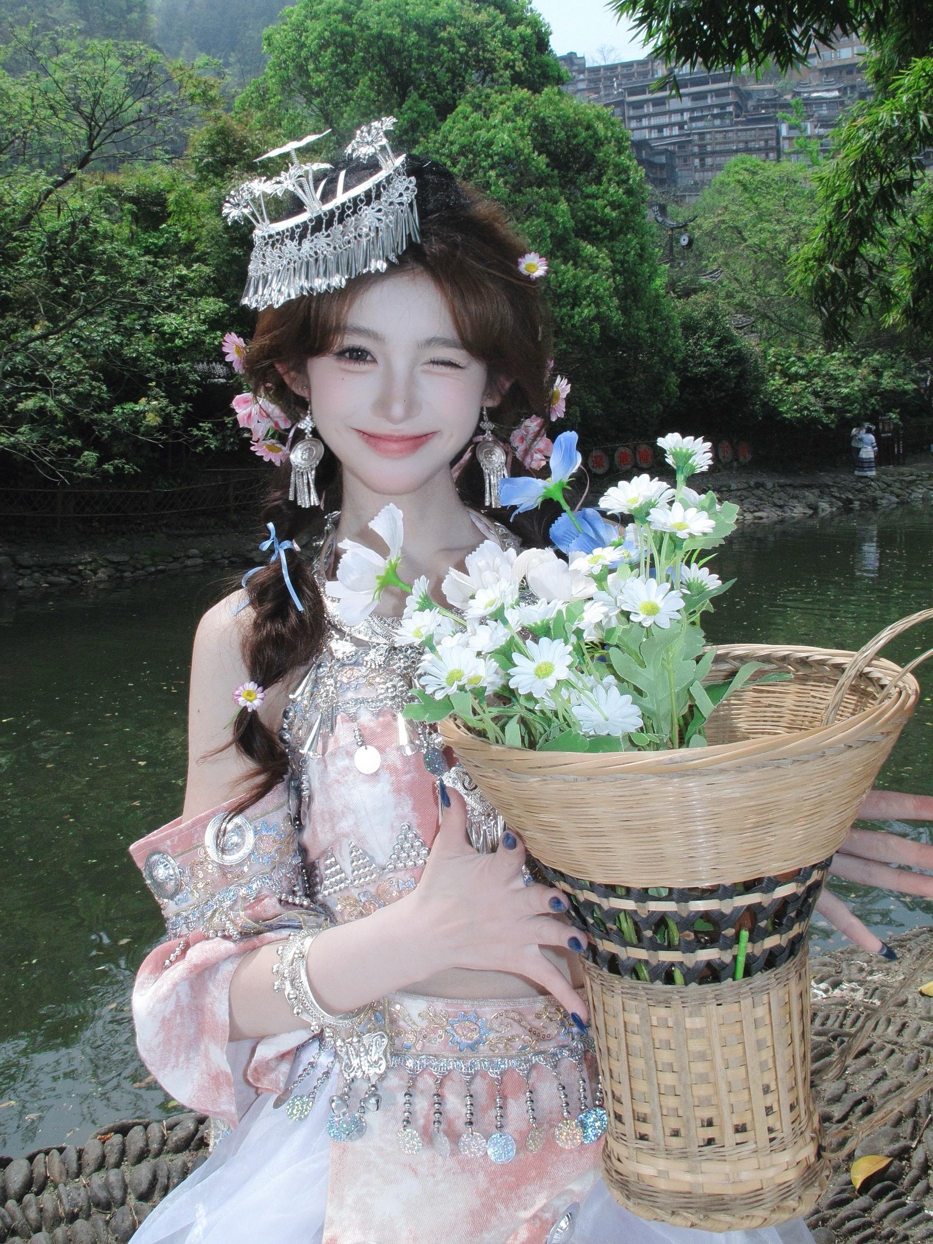 一抹春妆赴春光。