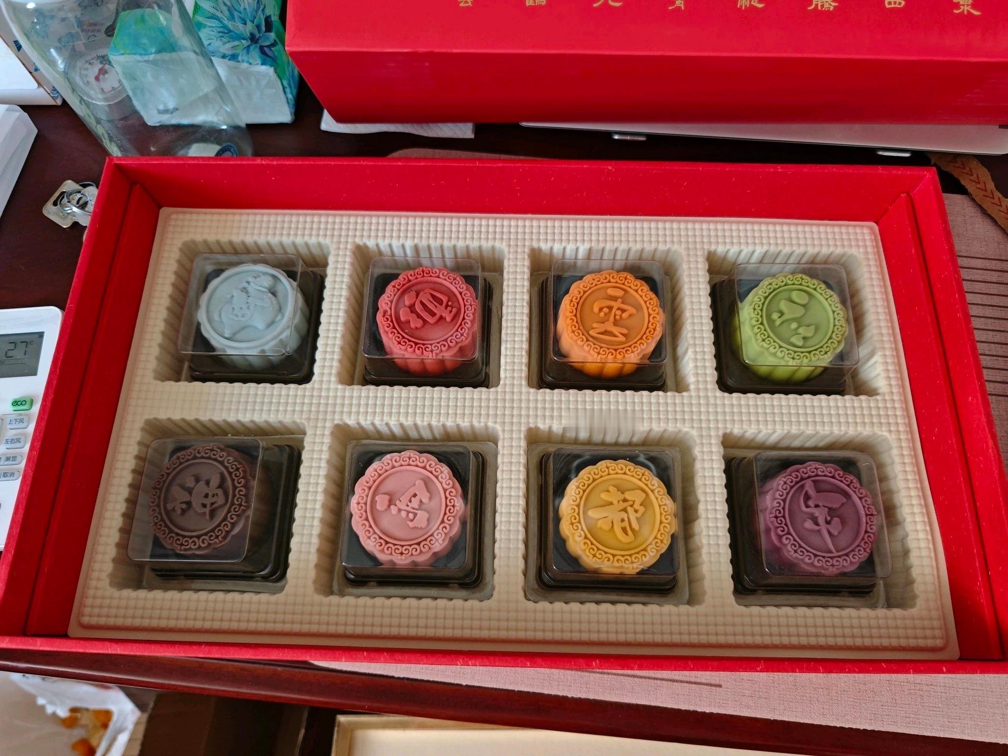 德云月饼嘎嘎漂亮京东快递三四天就到家，OK了！ ​​​