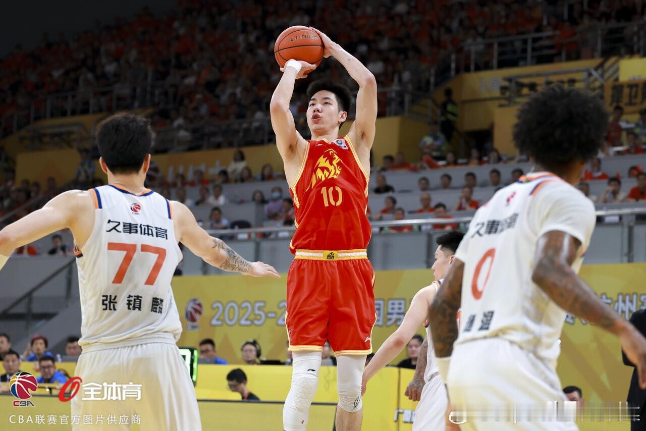 CBA总决赛G4，广厦靠着弃用孙铭徽大比分来到1-3，广厦绝境续命！
广厦客场1