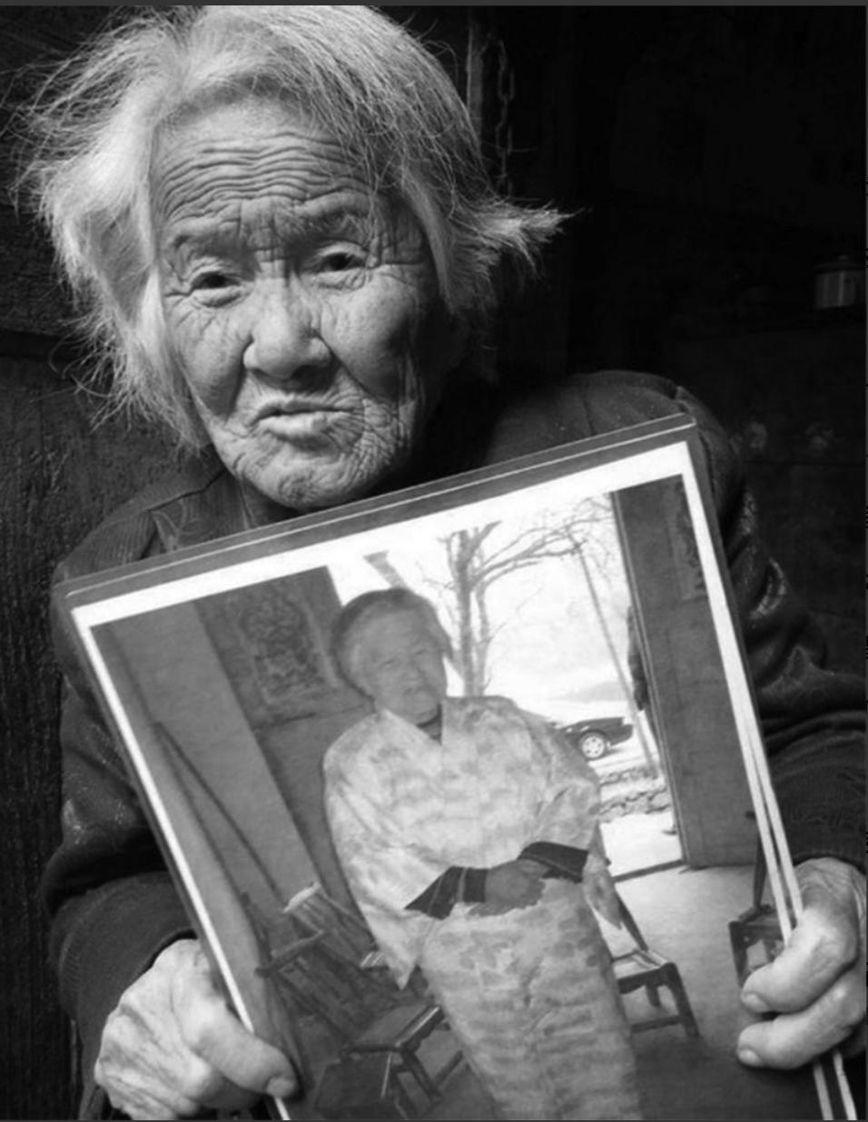 1945年，16岁日本少女滞留中国，为活命冒充中国人，四次嫁人。57年后回乡探亲