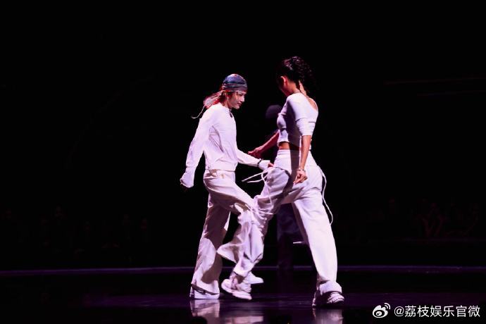 何老师说刘雨昕的表演应该放在春晚看 跨越风格边界打破舞种桎梏，《舞那度》用多元表