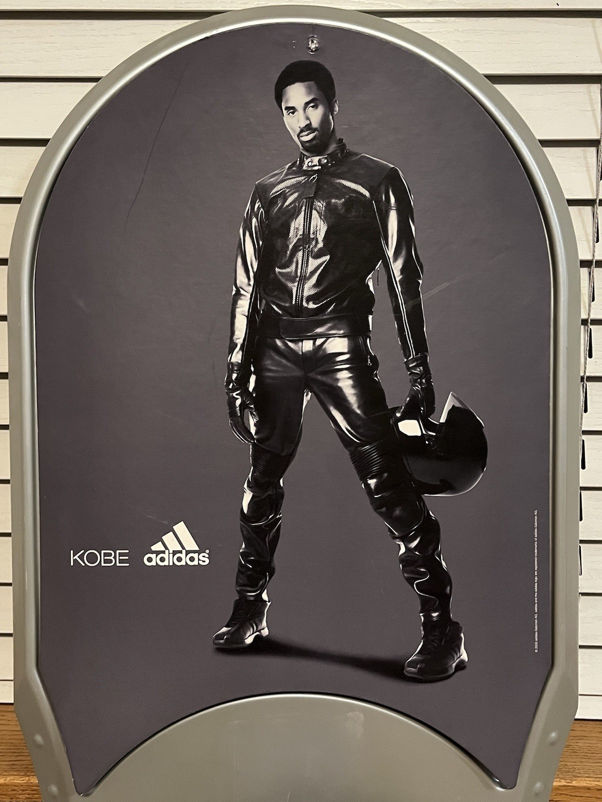 ebay 的有趣配件 当年陈列adidas THE KOBE 的专属展示架 看到