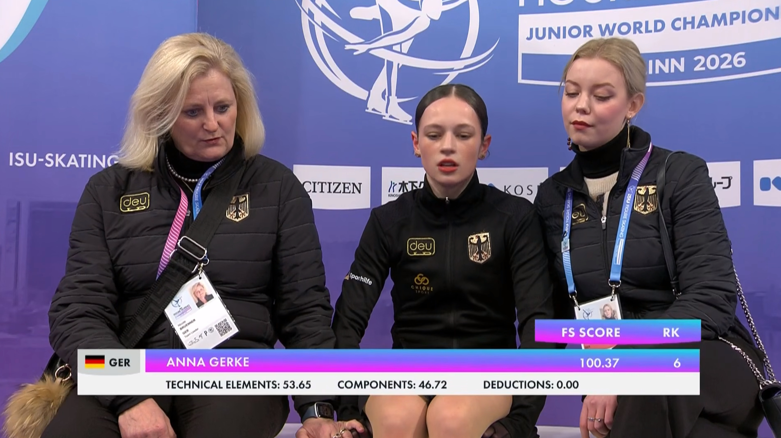 出分前教练压着手呢，娜娜表示我已学会隐忍 