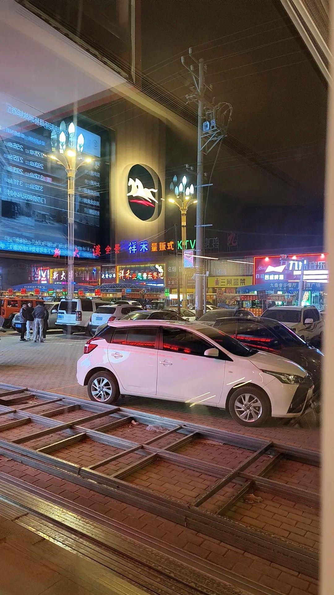 一个六线县城，竟品牌酒店达到了10多个！
原本以为这种小地方住宿条件一般 结果刚