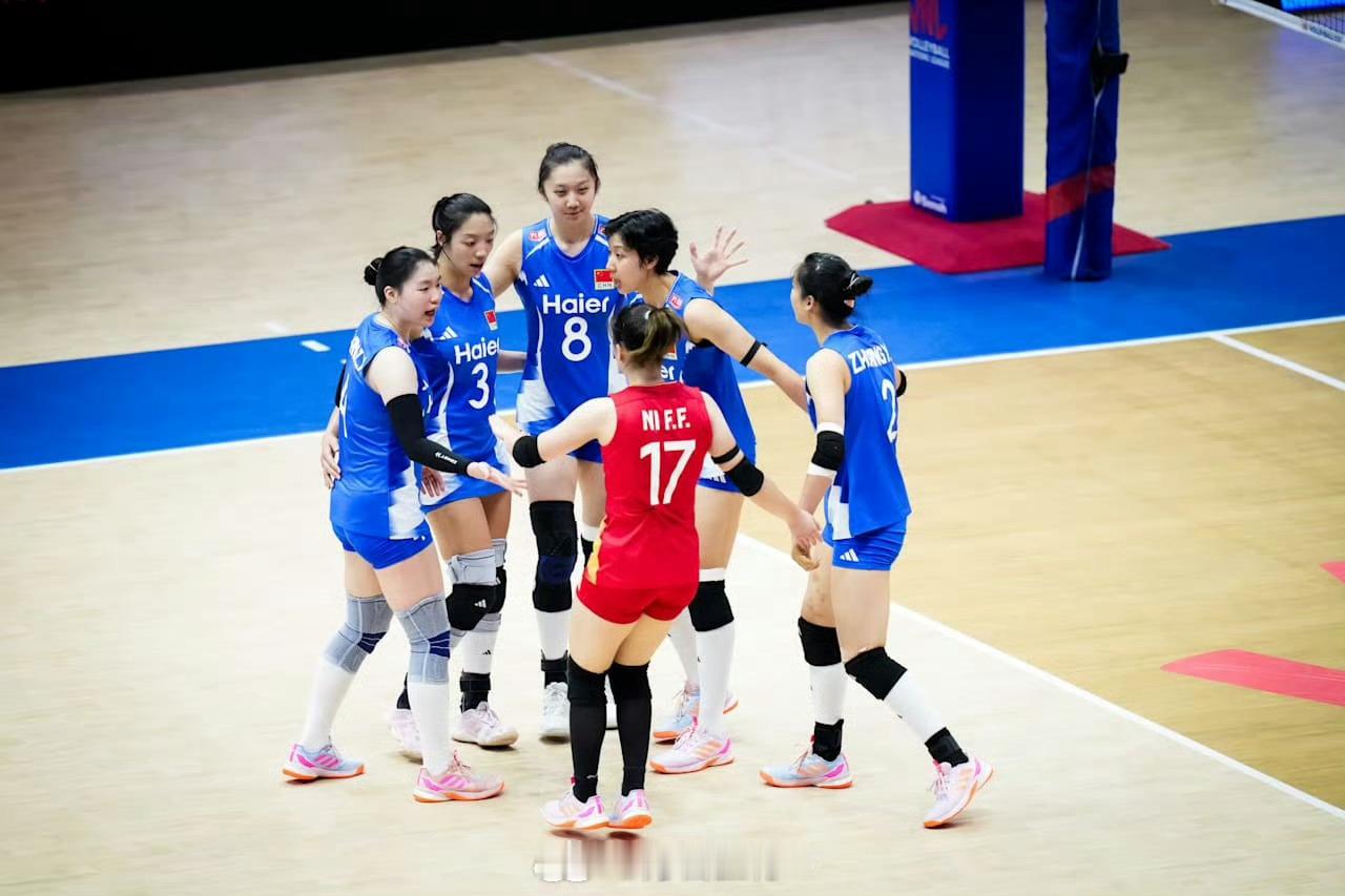 本周VNL在土耳其、菲律宾和泰国，时间友好，今天赛程如下：12:00 多米尼加v
