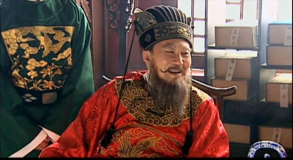1572年，隆庆六年，在高拱当了托孤大臣的第六天，便被下旨罢免，对于高拱，他并没