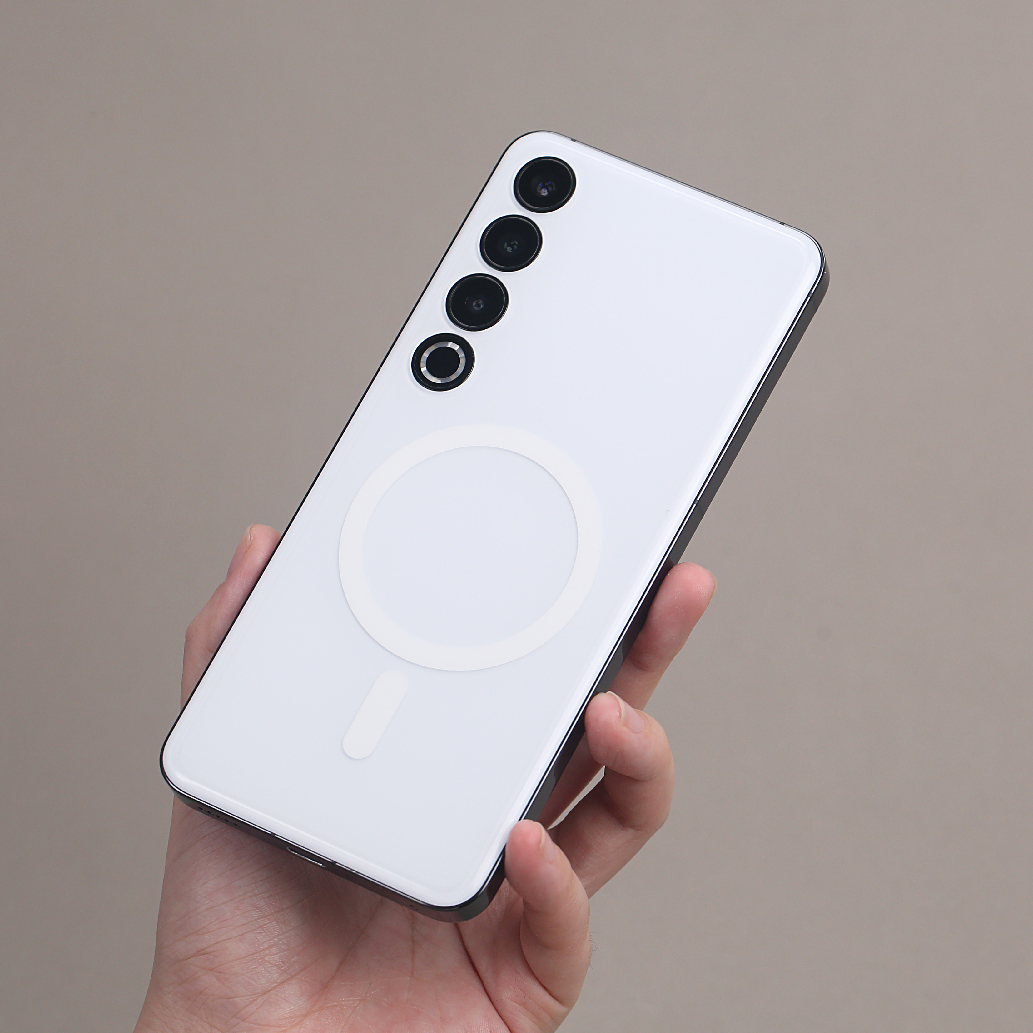 魅族20/20Pro 的平嵌磁贴卖了150个了[嘻嘻]看了下大家的反馈，大部分人