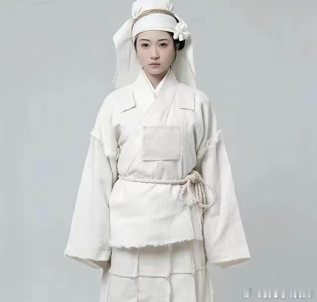 这衣服居然在国外好流行呀实际很多人还是不了解中国历史的就习俗这一块大部分都抄错了