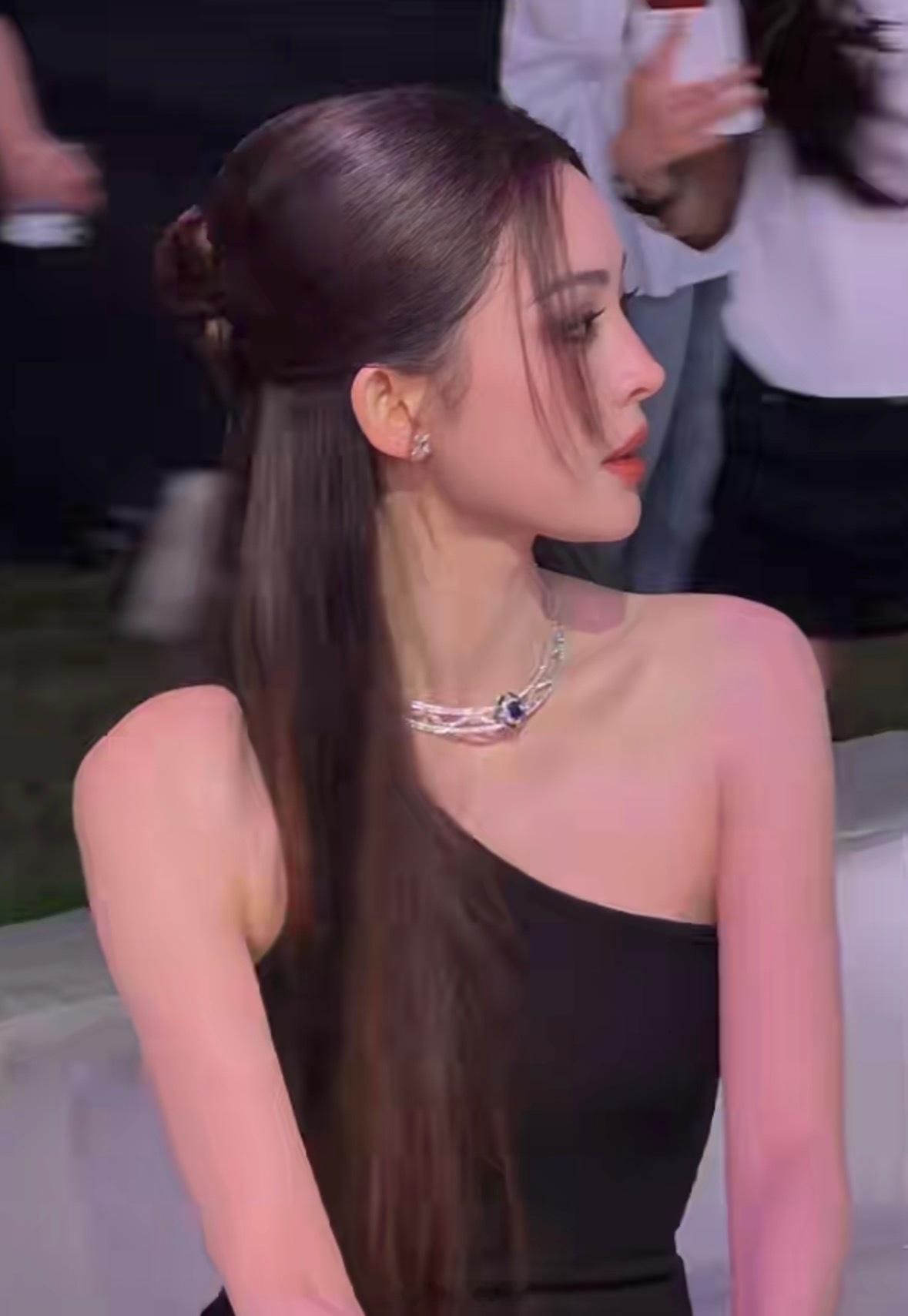 娜扎完美诠释“天生丽质”四个字！！浓颜系一把刀
