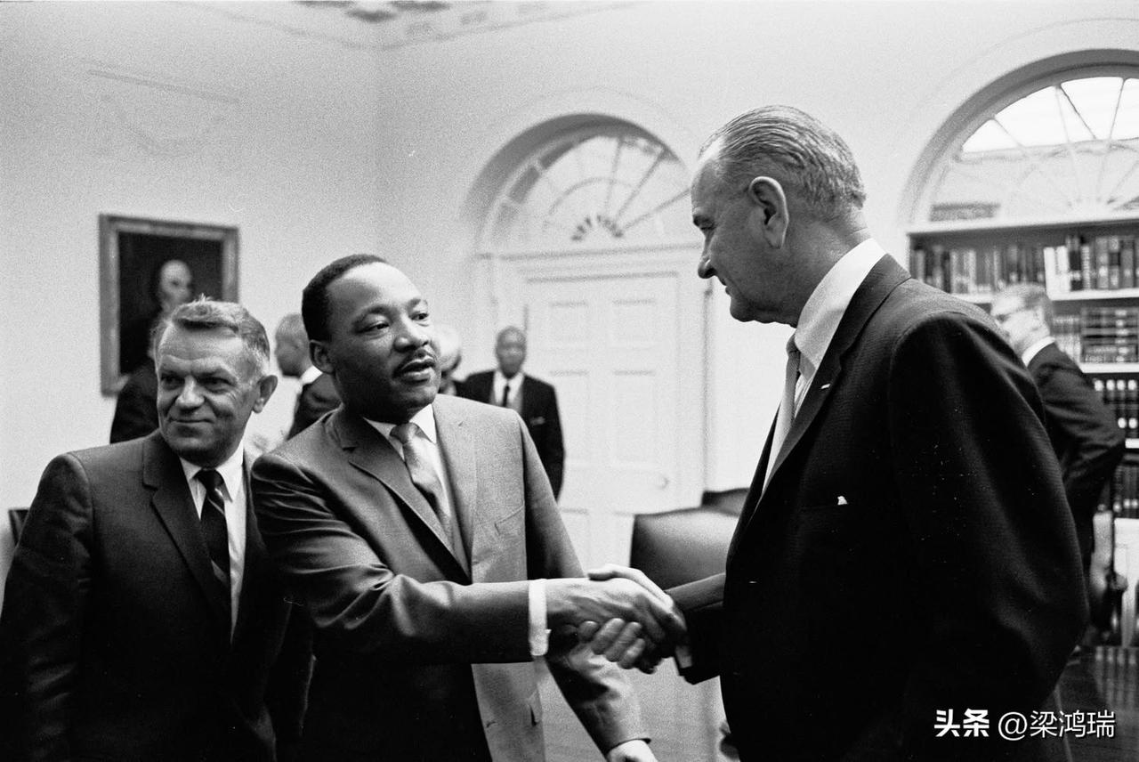 六十年前的今天（1966年3月18日），约翰逊总统会见了马丁·路德·金博士及其他