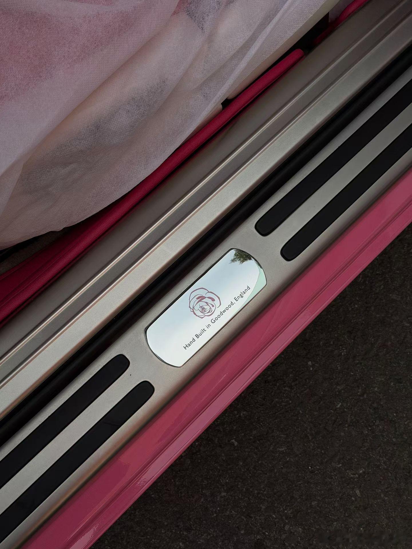 劳斯莱斯魅影、高定版配色，原厂粉色外外粉色内饰、特殊高定配置 