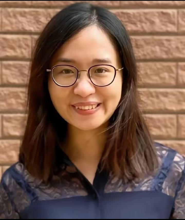 2022年，乱港分子何依琼，决定从香港移居至英国。然而，仅在抵达英国之后仅过了半