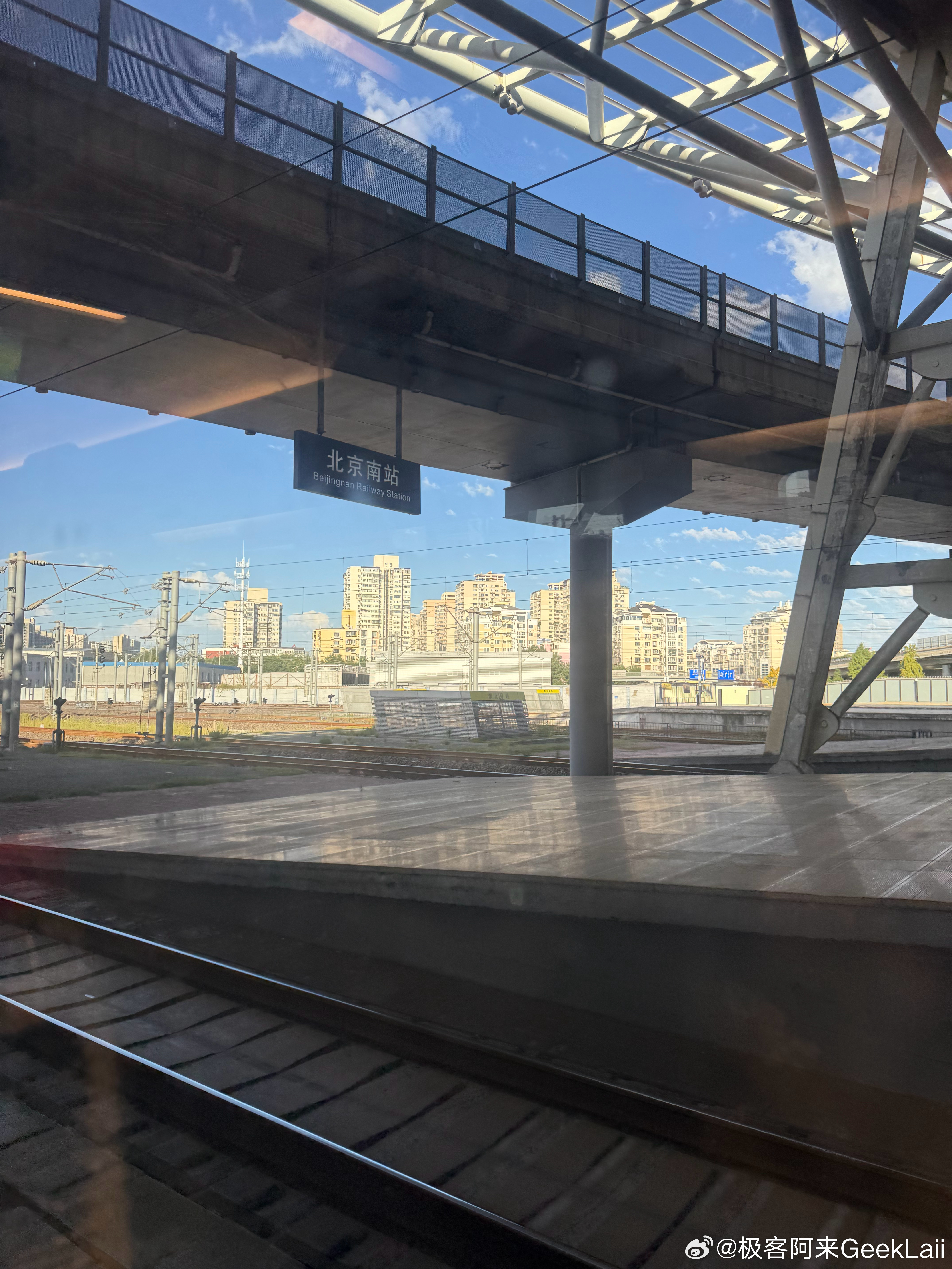 周一早8点，人已上高铁🚄这周要去4个城市出4天差上强度了[允悲]  ​​​