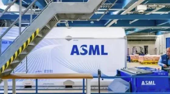 中企对外宣布：回购中国已购光刻机！外媒：ASML的专利权陷入危机

荷兰在202