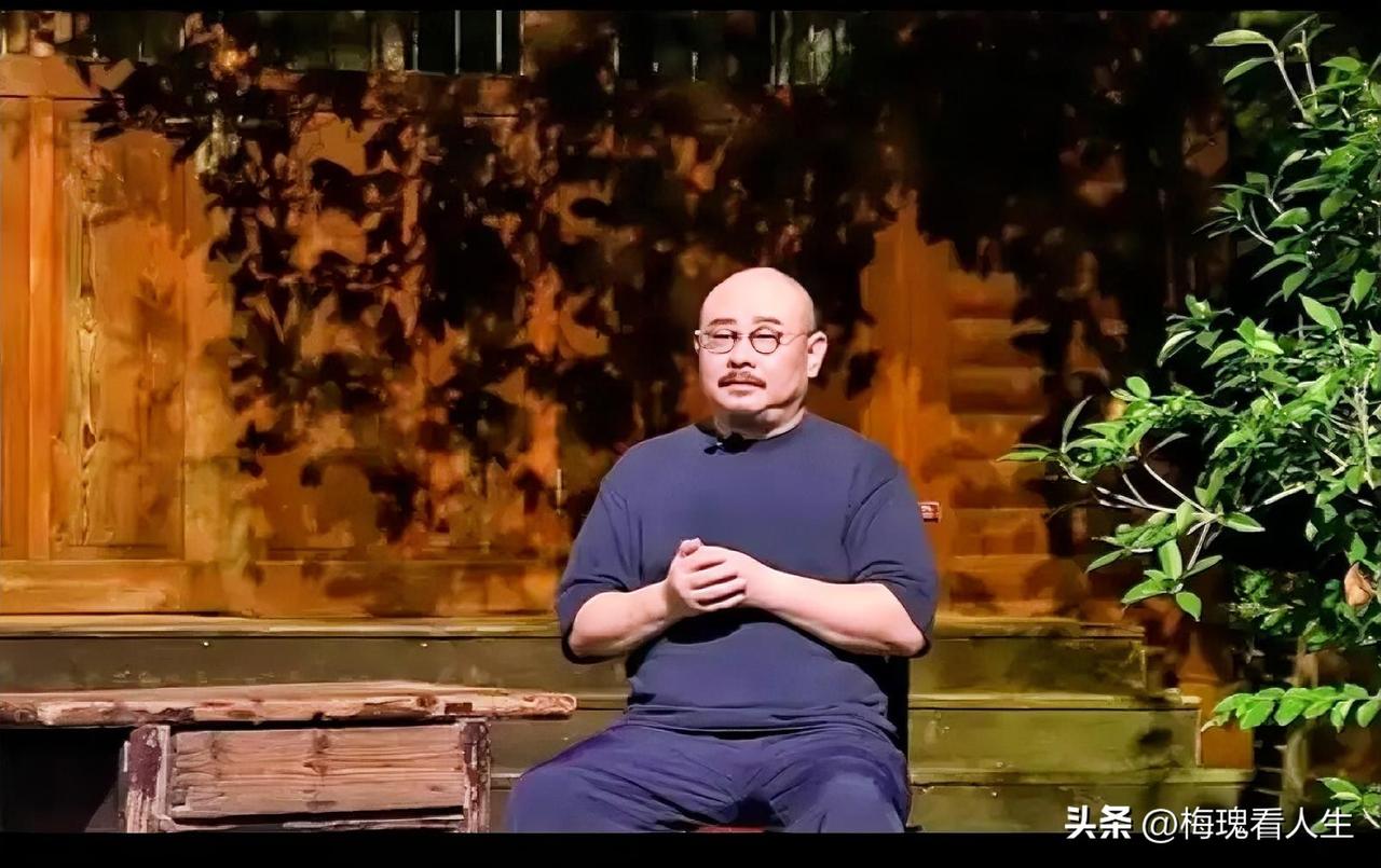 很多人都在夸刀郎格局大，但我翻来覆去盯着那份曲目单看，心里五味杂陈。

整场演出
