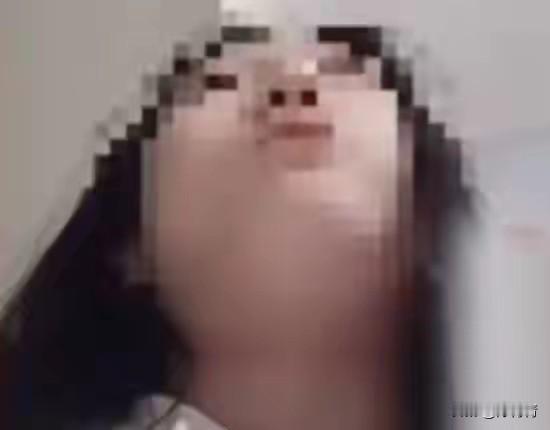 女孩发视频说，“洗澡时被父亲偷看！”父亲辩论没那八宗的事，只是递个牙刷……。
