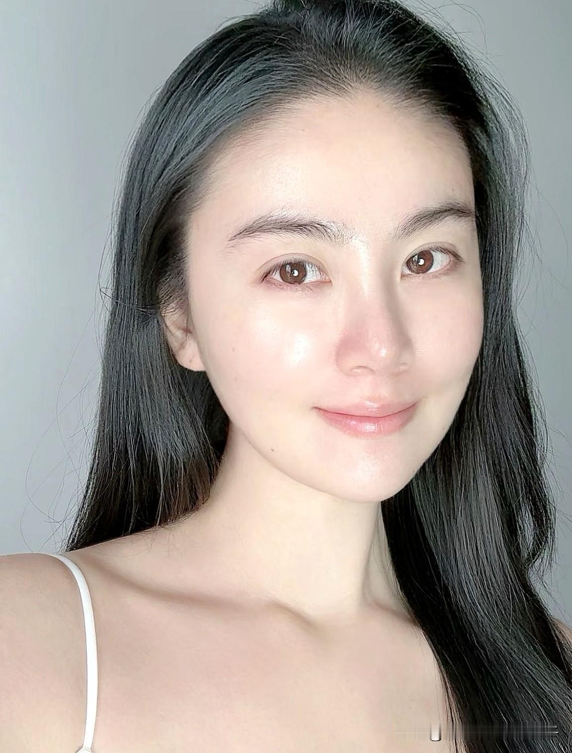 温柔甜美的微笑，散发自然魅力！🌟✨