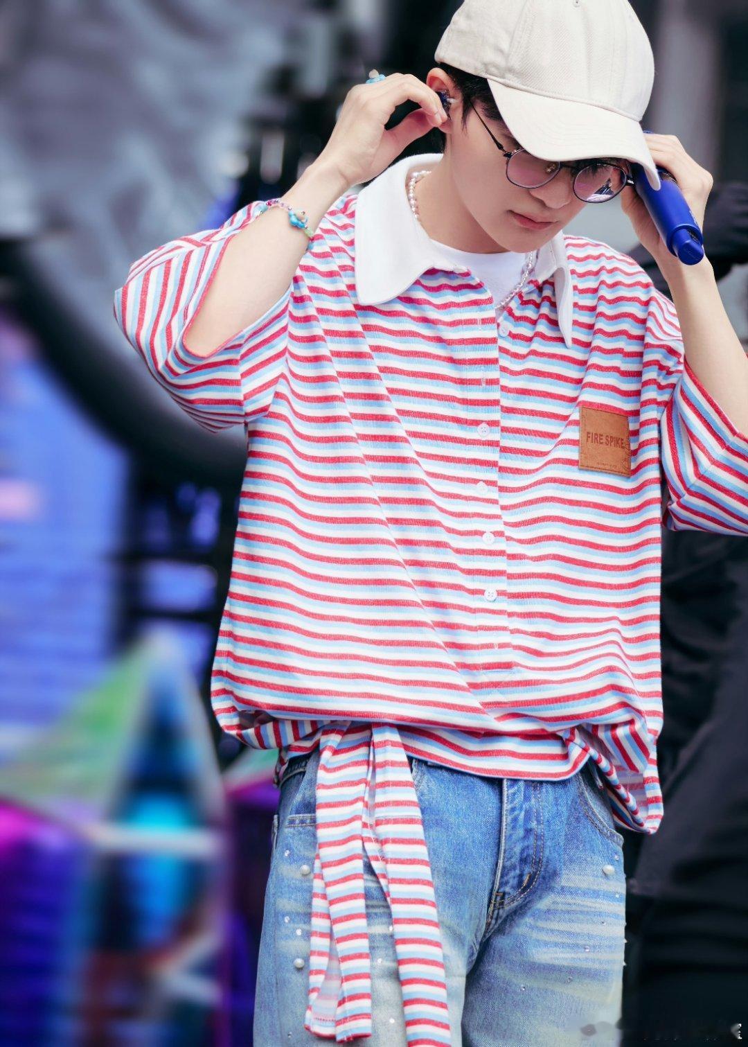 周深 1️⃣腾讯音乐由你榜❤️周深王者荣耀世界开服主题曲世界 闪耀的 星光，是你