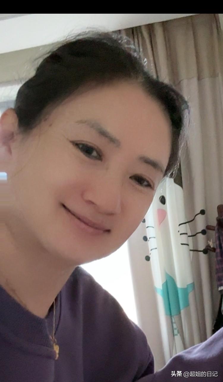 楼下那个月收入200的大姐说“我都没吃过榴莲”，我这同情心就泛滥了，啥也没说，回